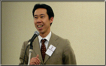 講演会概要説明は「神戸ウエディングの強み」分科会代表の軽妙なトーク！